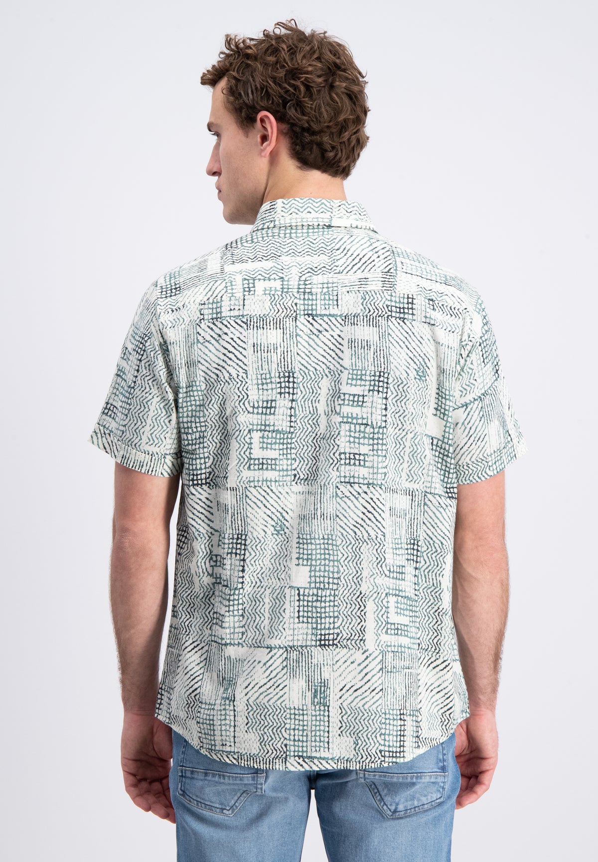 Brandik – Geometric all-over print shirt