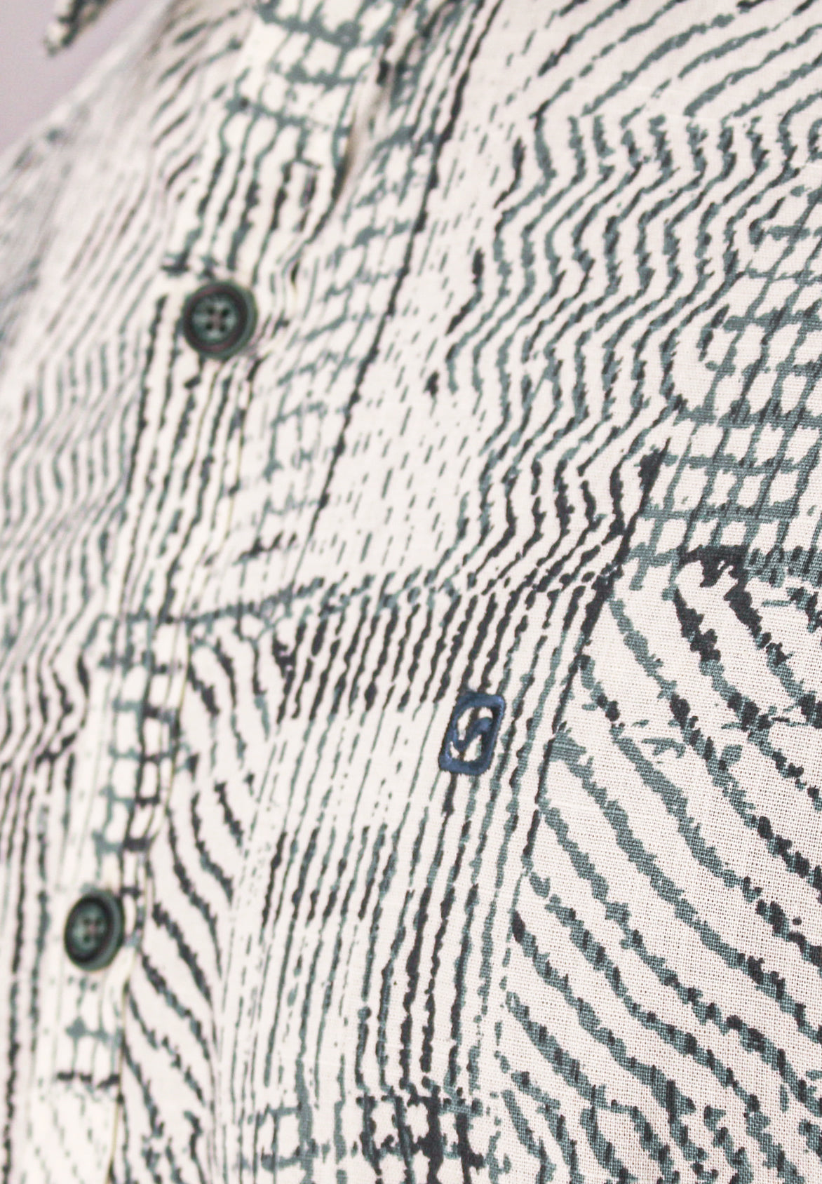 Brandik – Geometric all-over print shirt