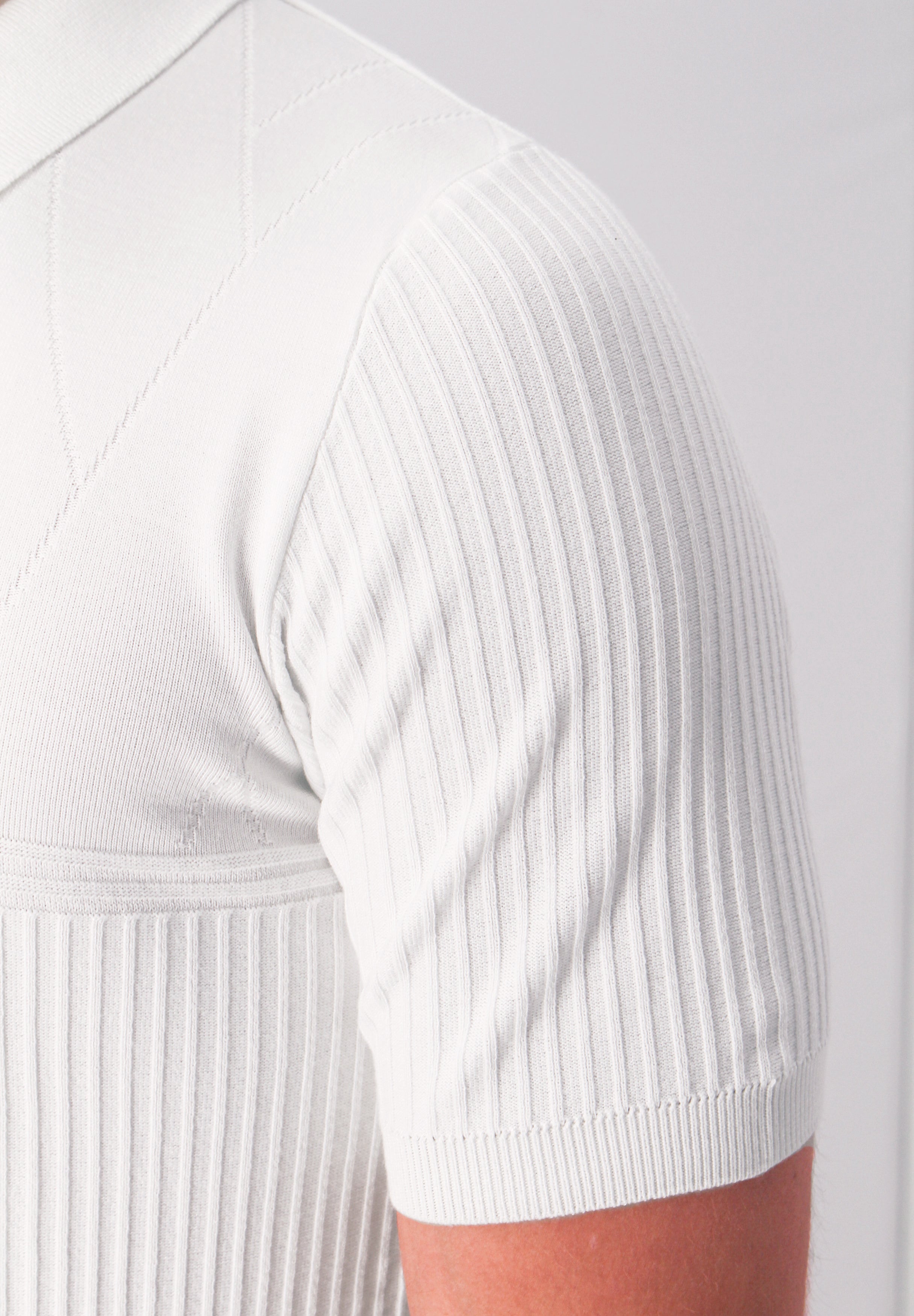 Aerik – Geometrisches Strickpolo