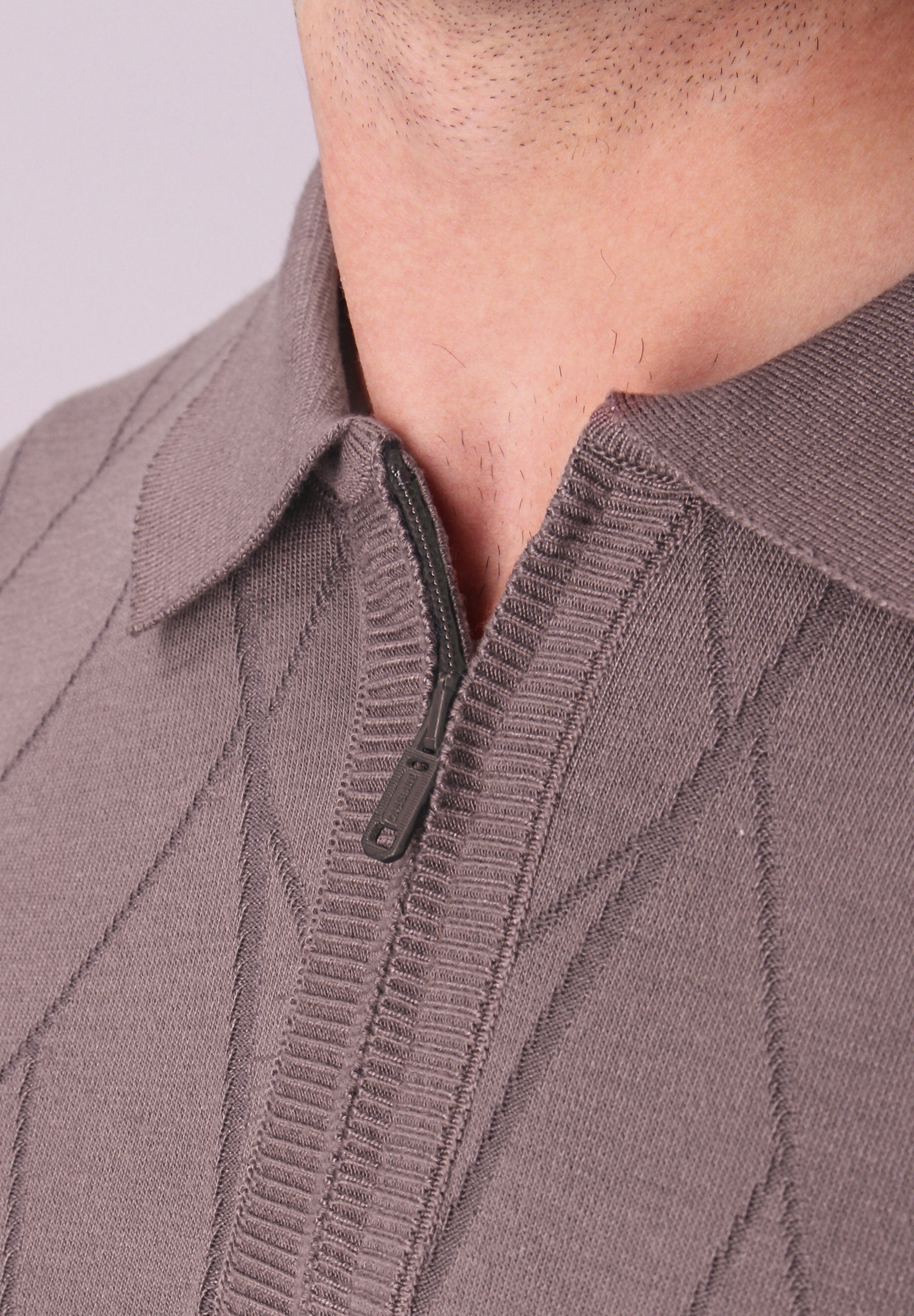 Aerik – Geometrisches Strickpolo