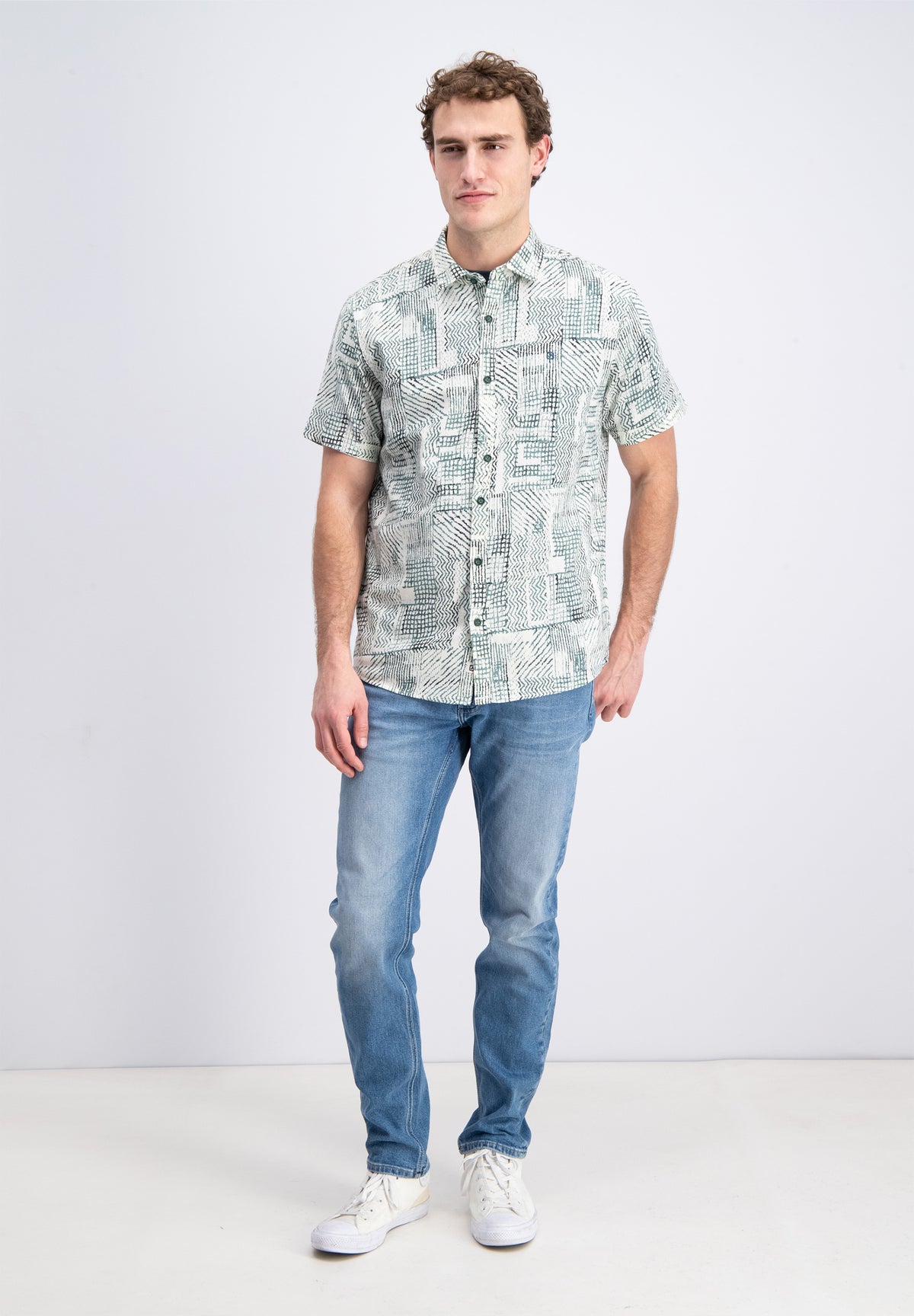 Brandik – Geometric all-over print shirt