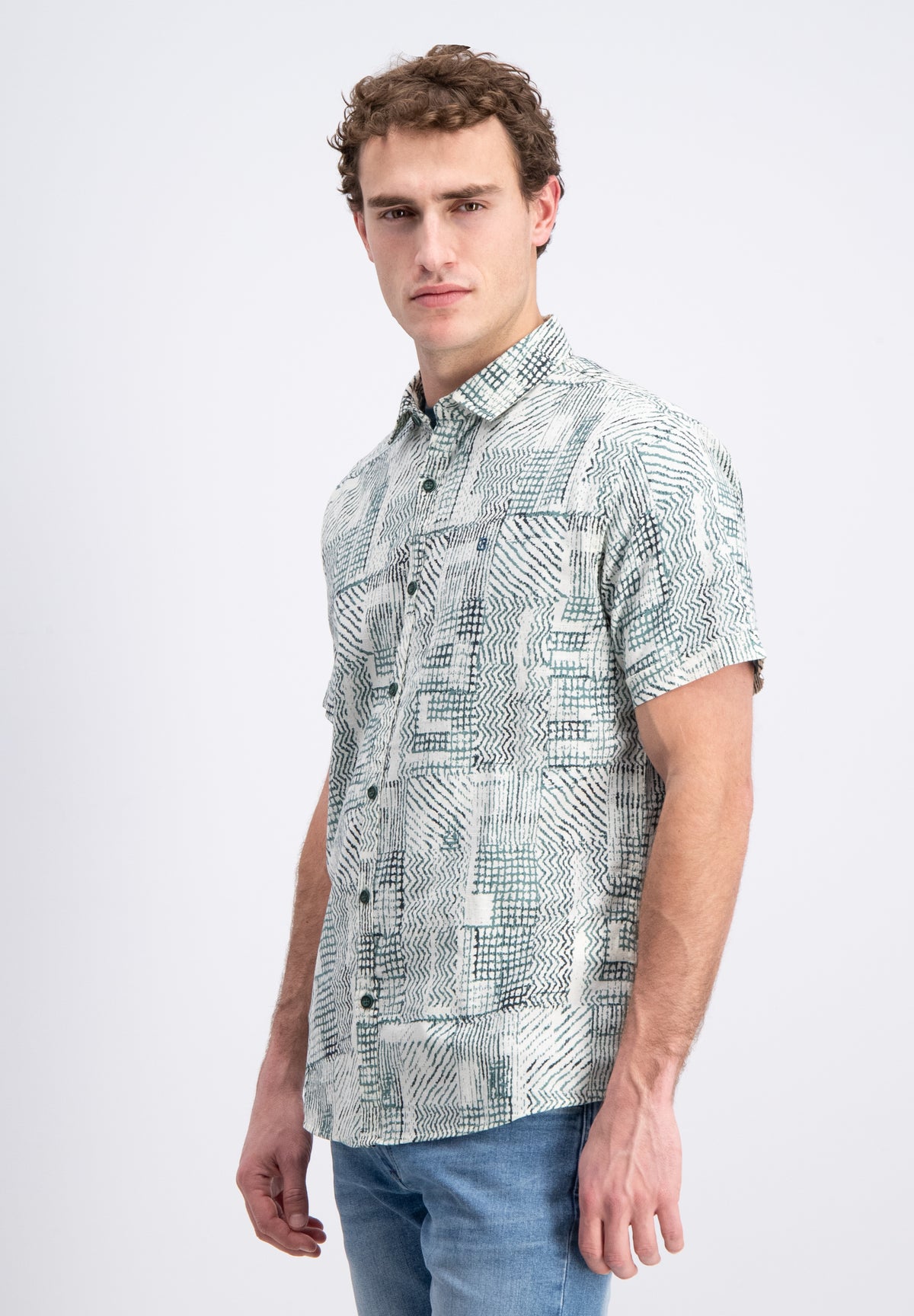 Brandik – Geometric all-over print shirt