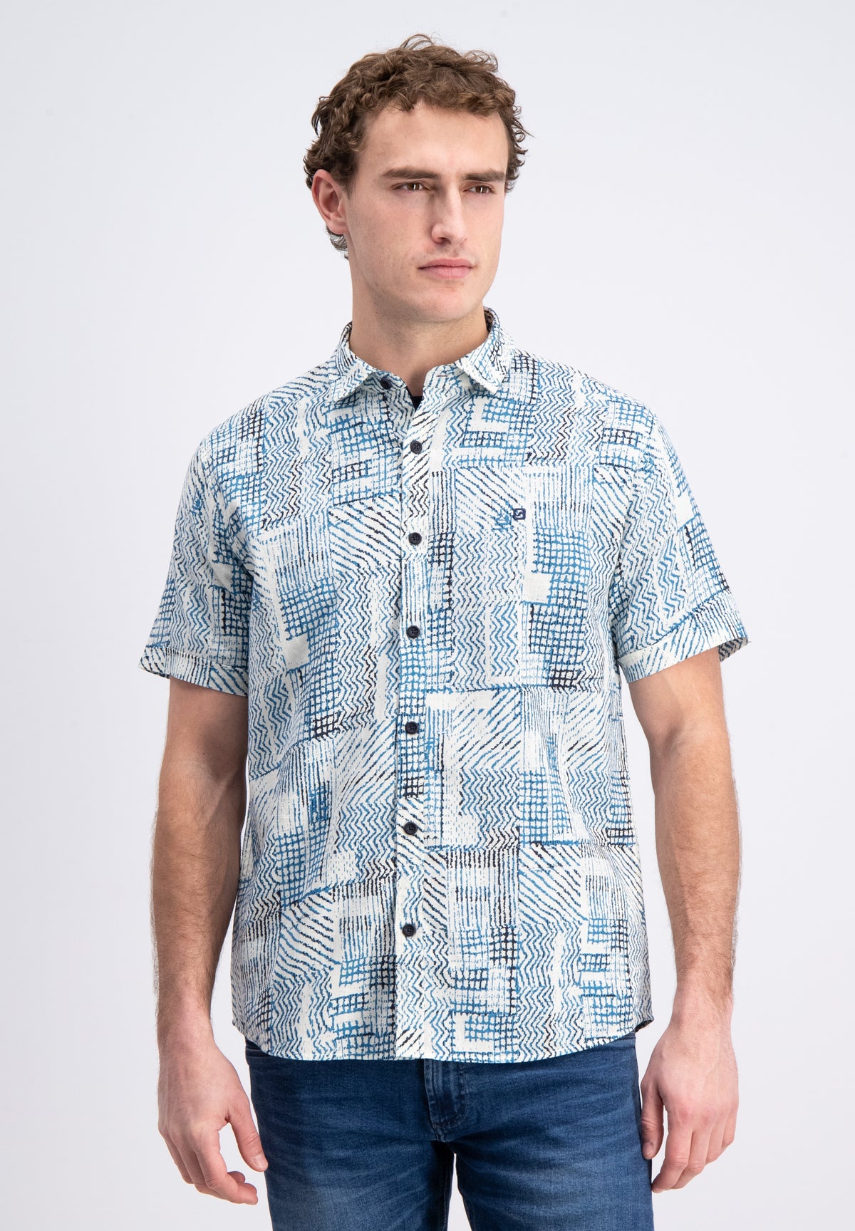 Brandik – Geometric all-over print shirt