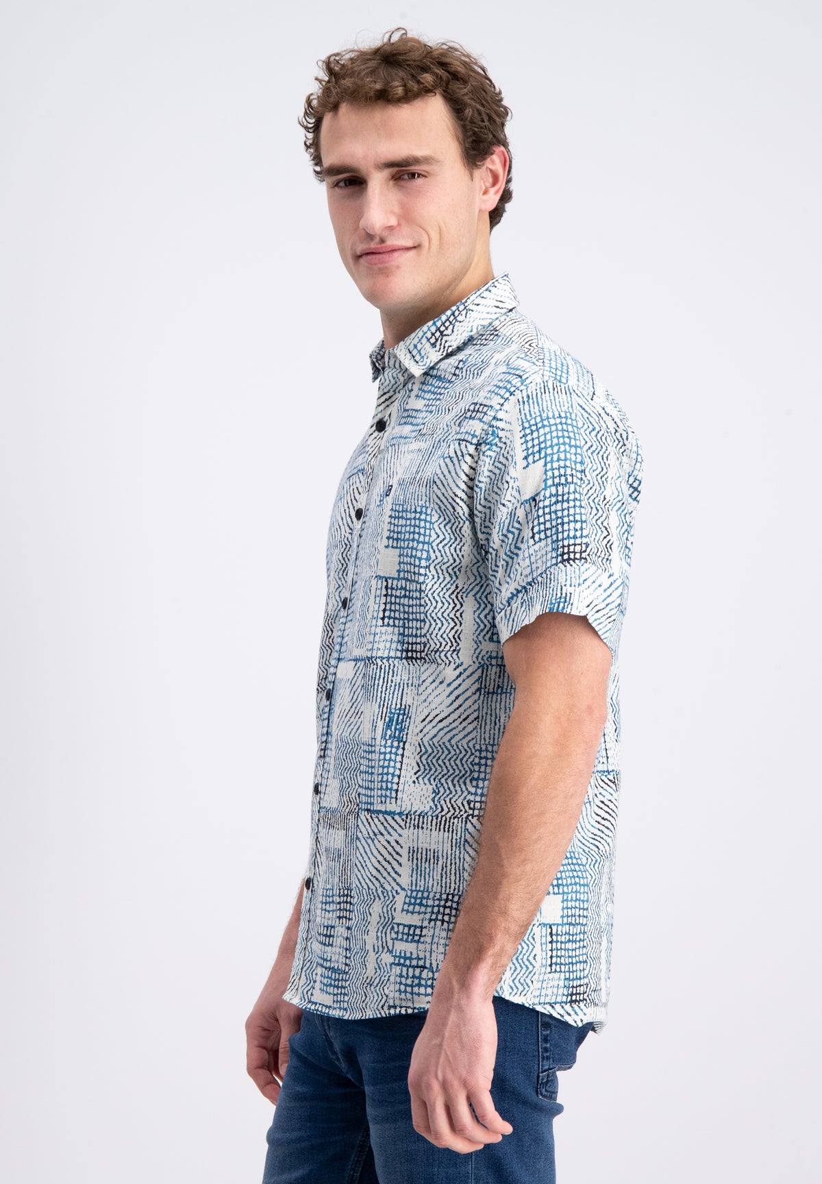 Brandik – Geometric all-over print shirt