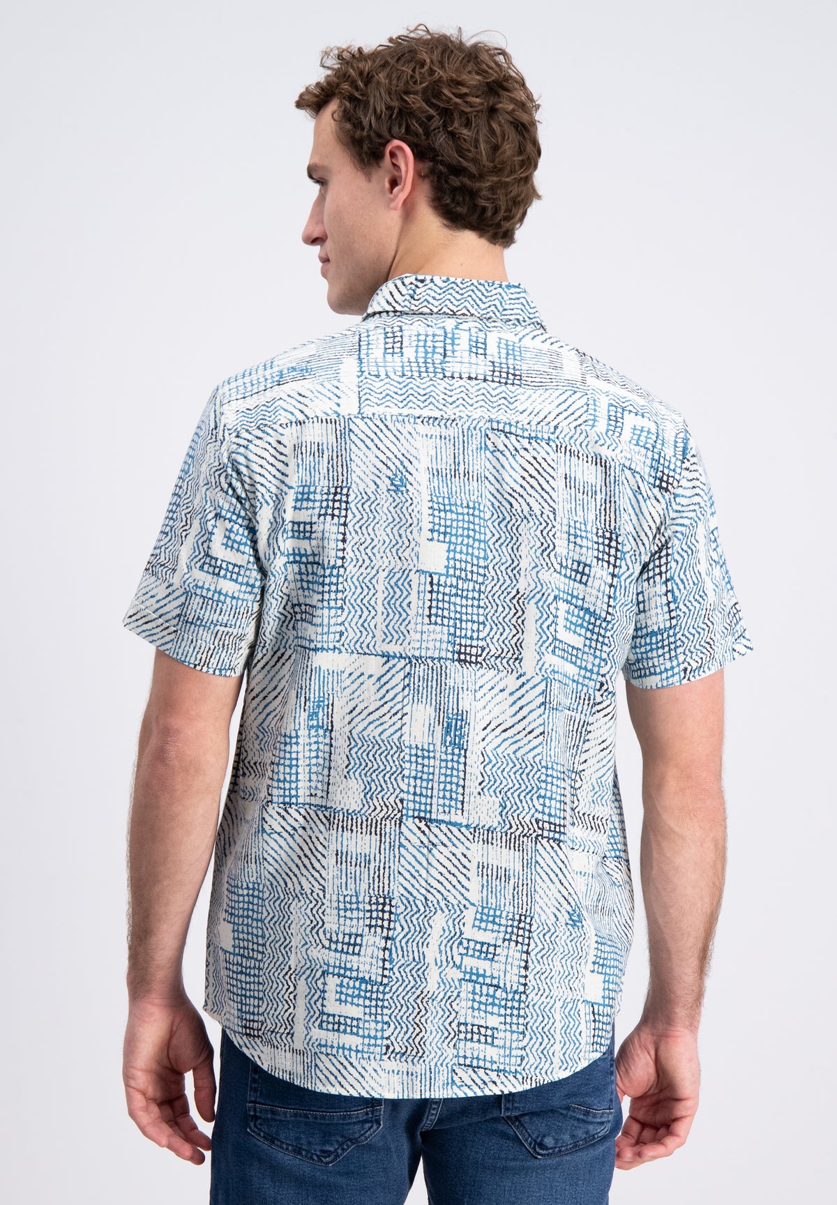 Brandik – Geometric all-over print shirt