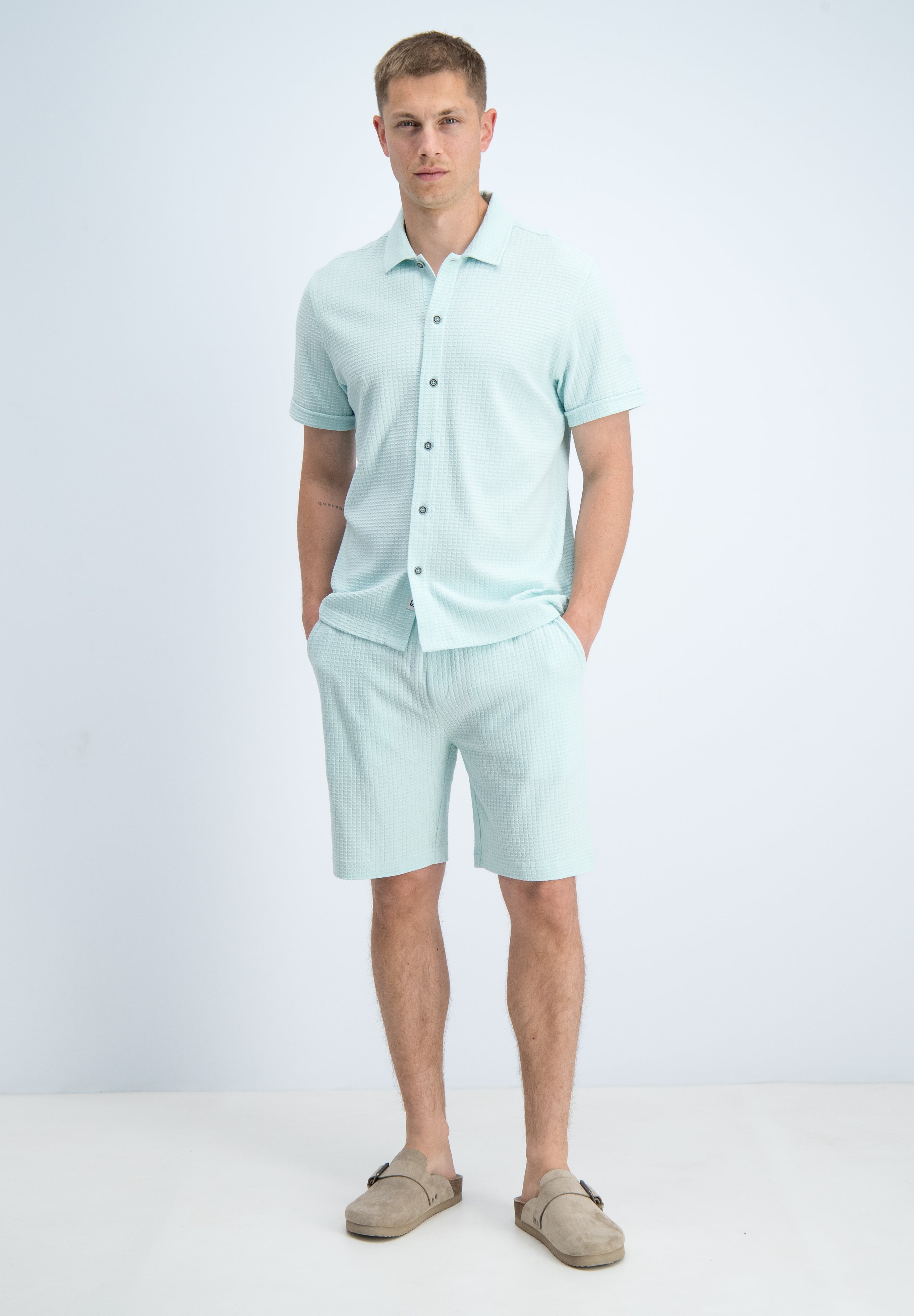 Relaxed fit short jacquard wafelstructuur