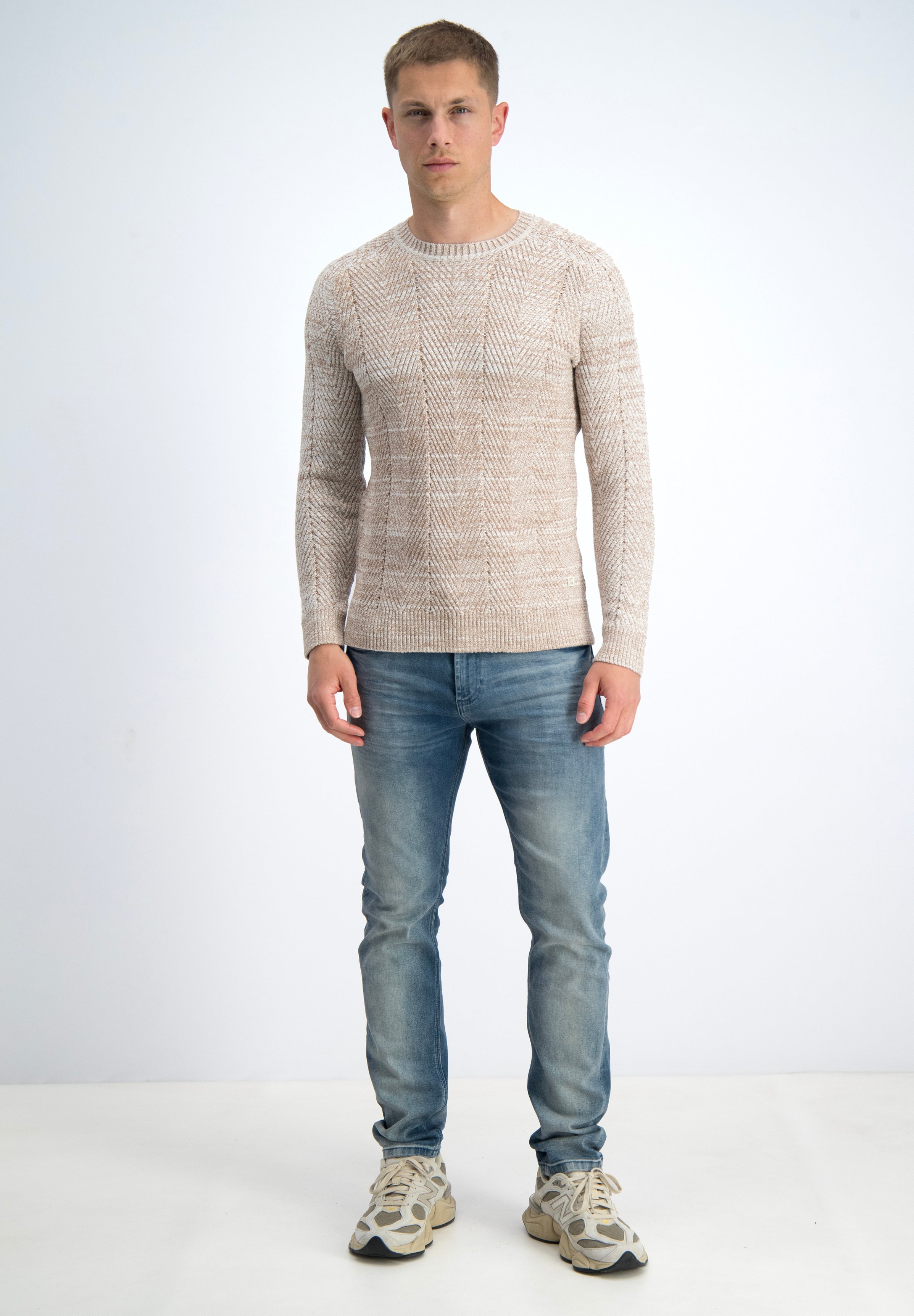 Diagonal crewneck trui